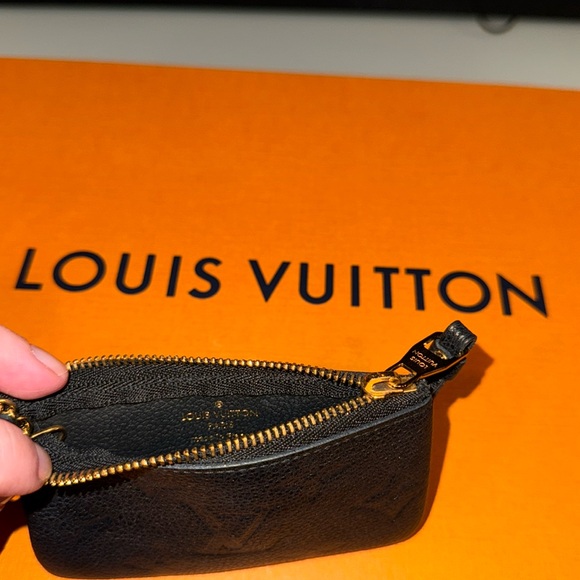 ๐๐ค๐LOUIS VUITTON KEY POUCH๐๐ค๐ - Picture 2 of 3